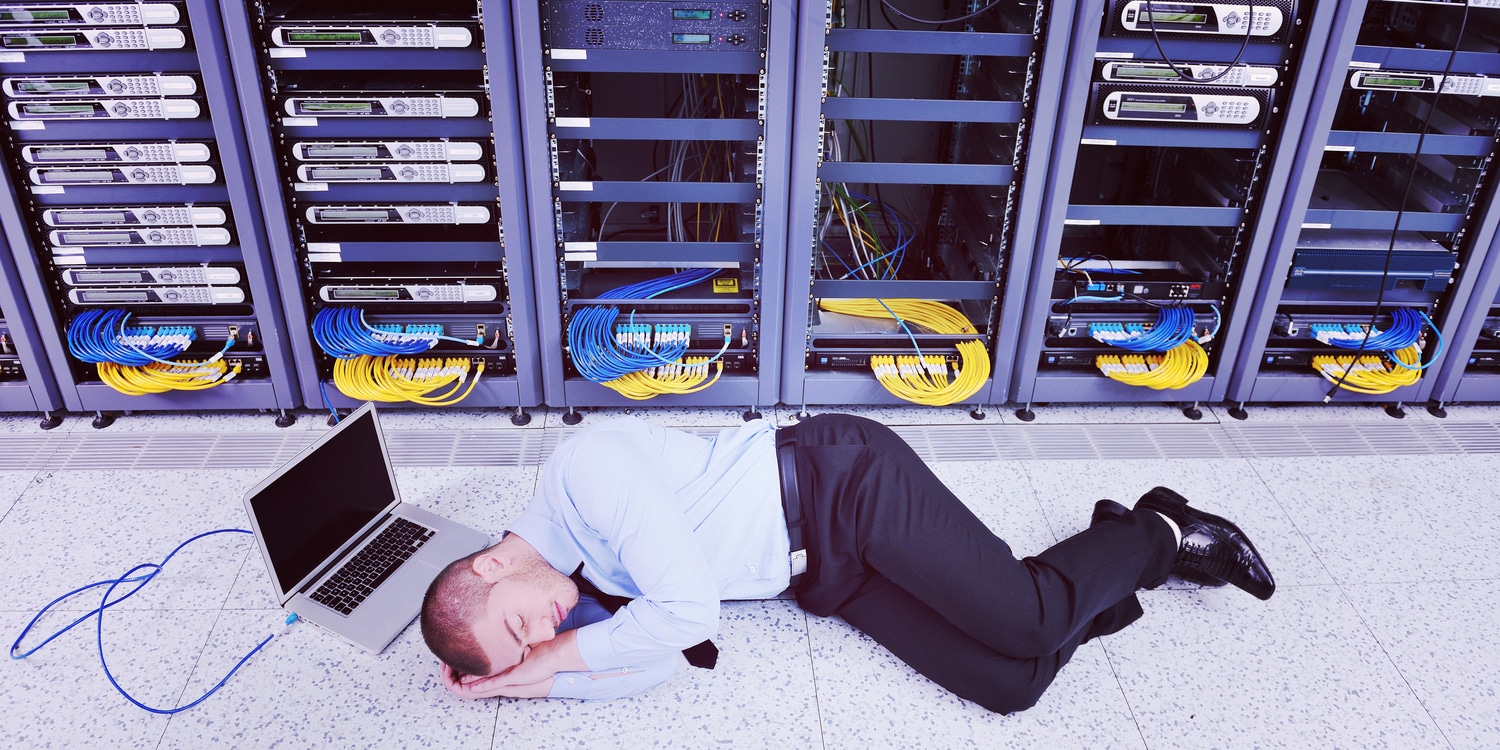 lavorare da casa online non staccare mai dormire vicino a pc e server